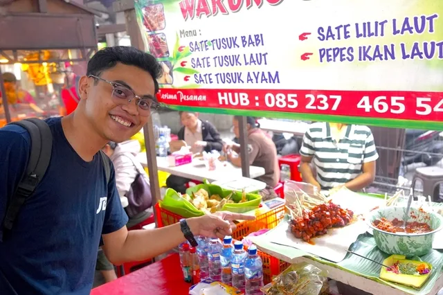 Bali: Private Evening Walking Tour with Culinary Experience