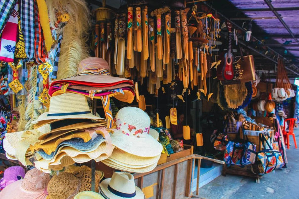 Shopping area and souvenir market near Tanah Lot
