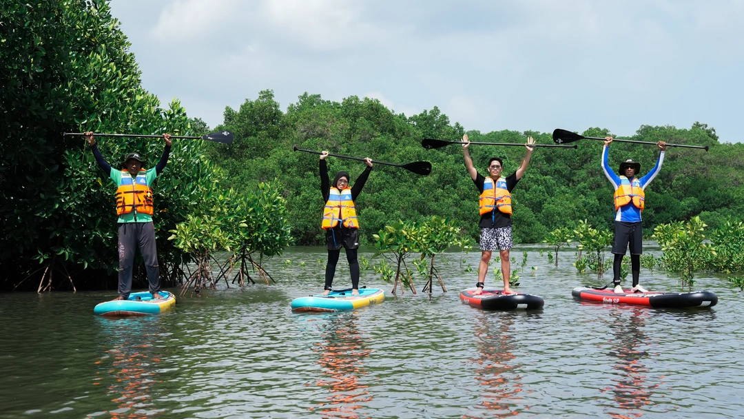 Bali water activity with paddle board life jacket and licensed guide