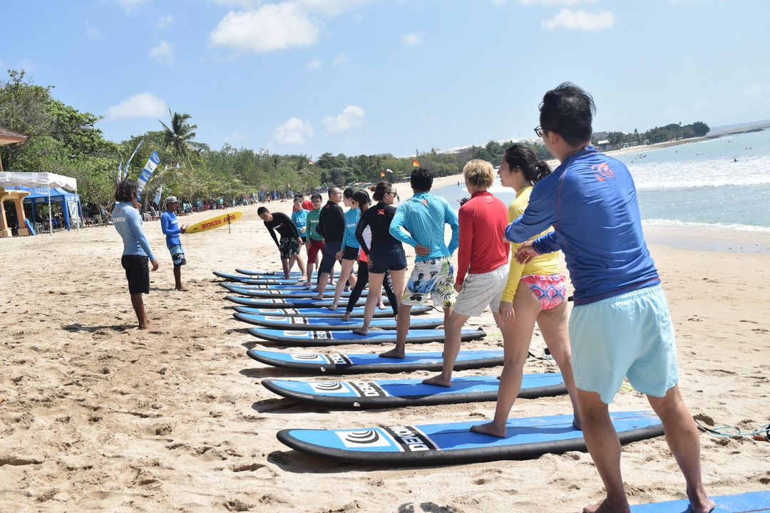 Surf lesson group activity in Bali for summer trip
