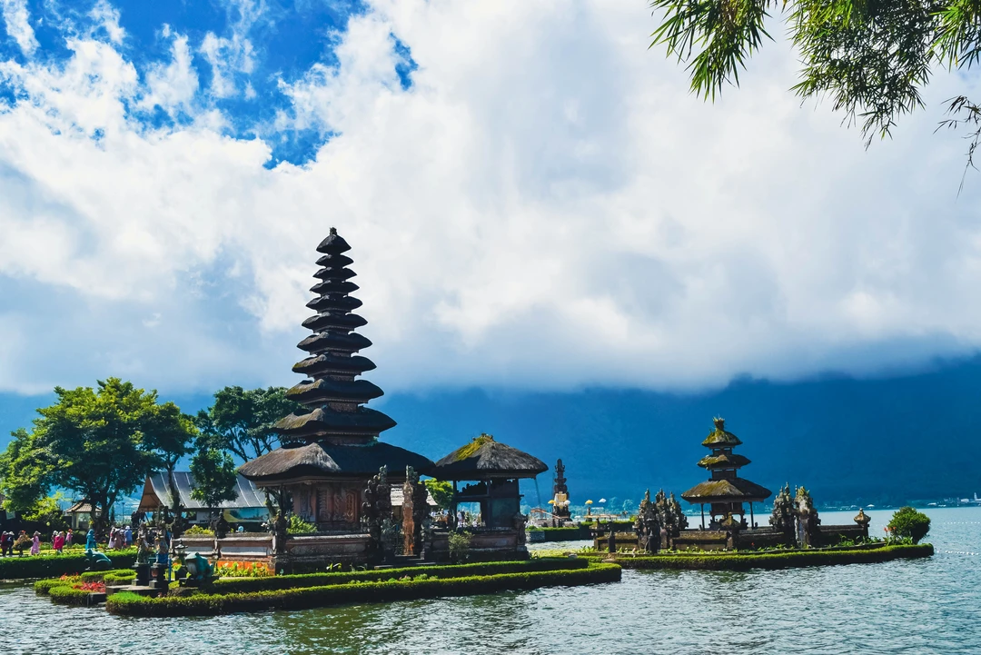 Ulun Danu Temple tour scenery in Bali