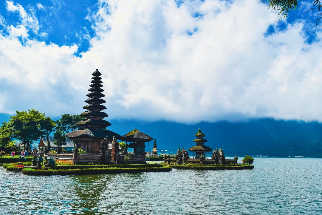 Ulun Danu Temple tour on Lake Bratan