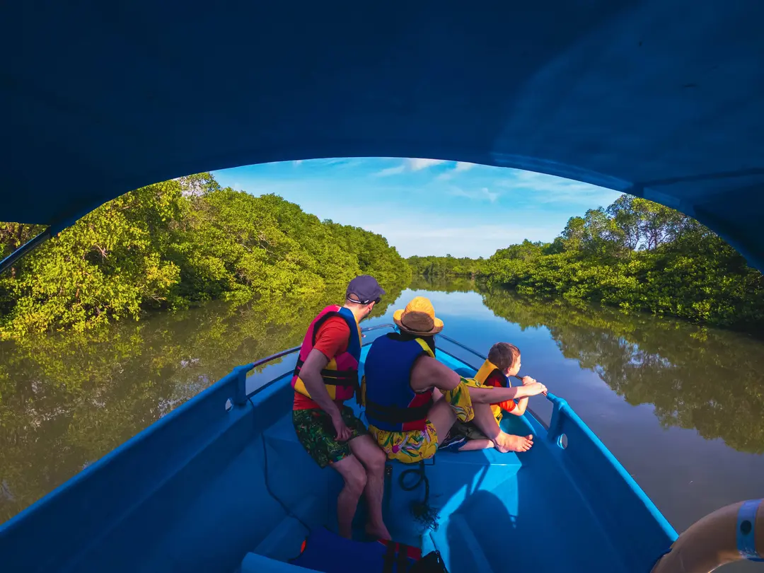 Peaceful waterway scenery for Nusa Lembongan snorkeling and island nature
