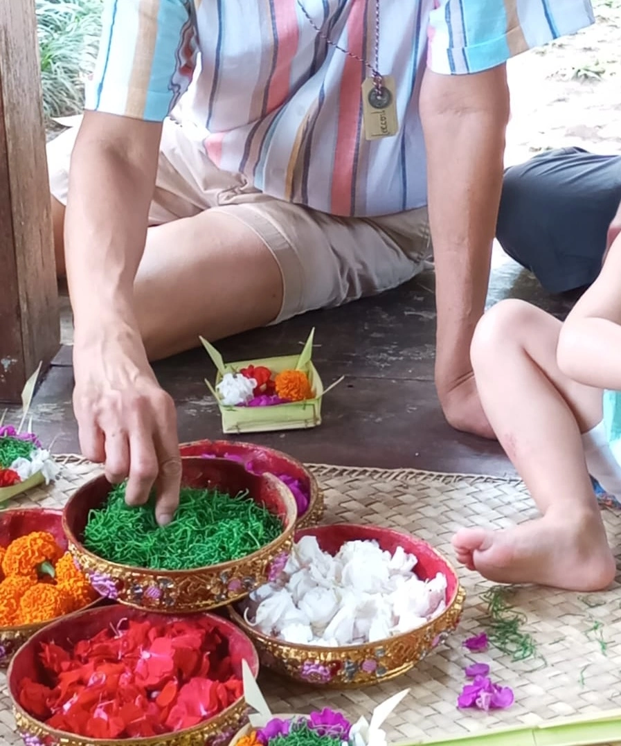 Making canang sari during Balinese cultural activity
