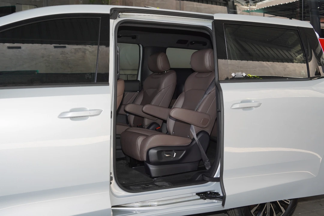 Electric vehicle car for Ubud tour