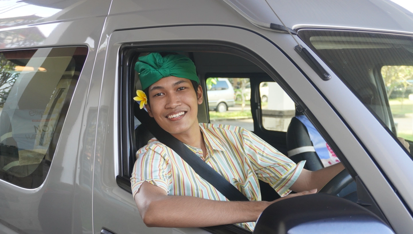 Kura-Kura Bus private airport transfer car service in Bali